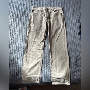 Levi’s Khaki jeans in 559 style. size 33W 32L. Like new